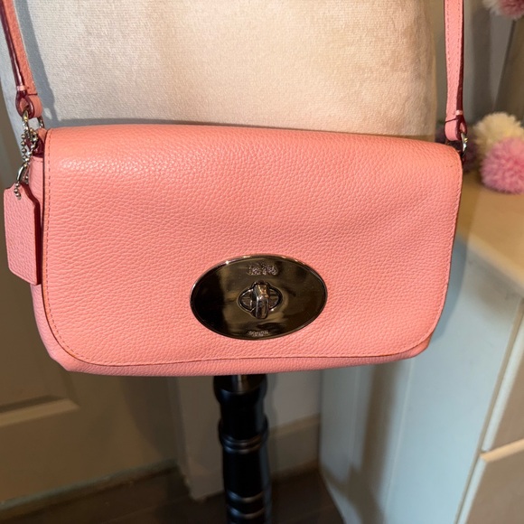 🌸 NWOT COACH F52896 Liv Turn lock Crossbody Bag Handbag Purse Pink - Picture 3 of 6